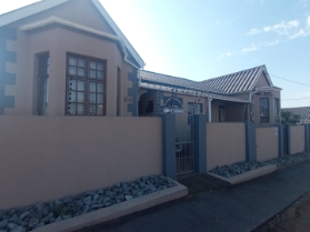 10 Bedroom Property for Sale in Quigney Eastern Cape